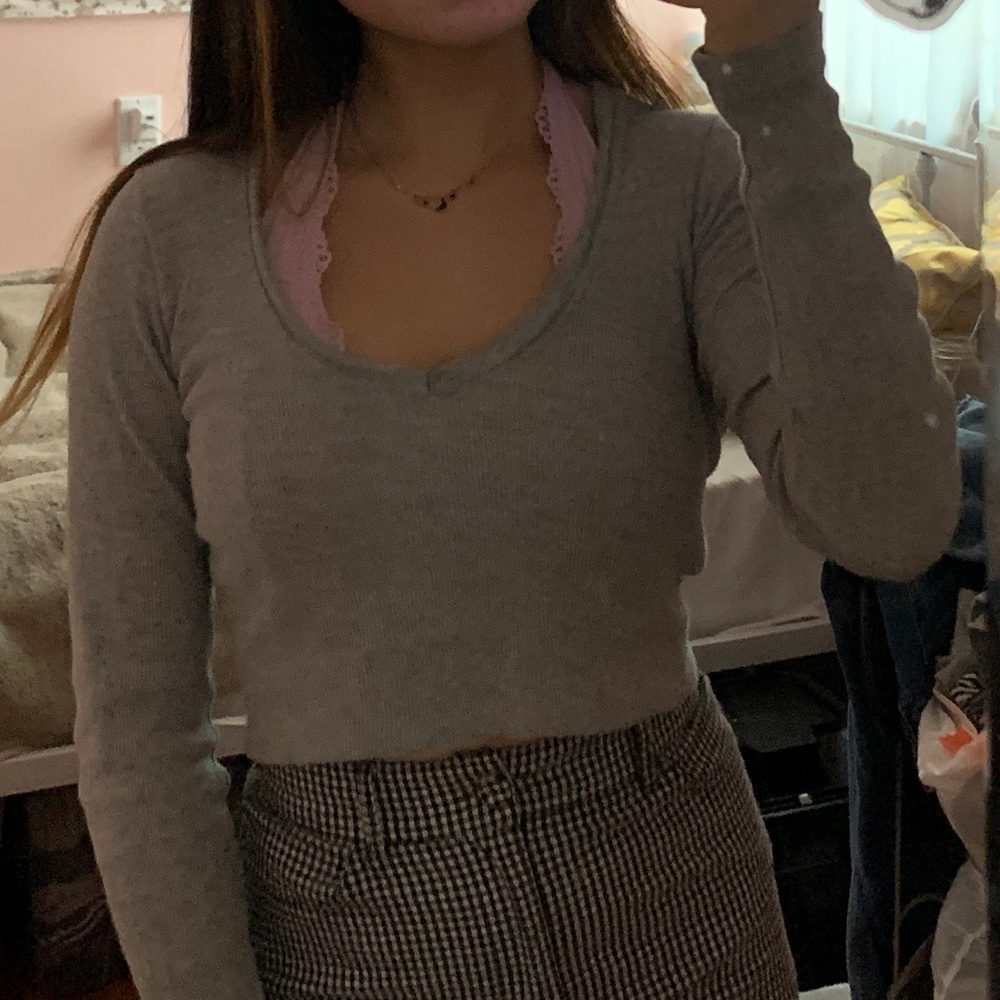 brandy melville grey long sleeve v neck top